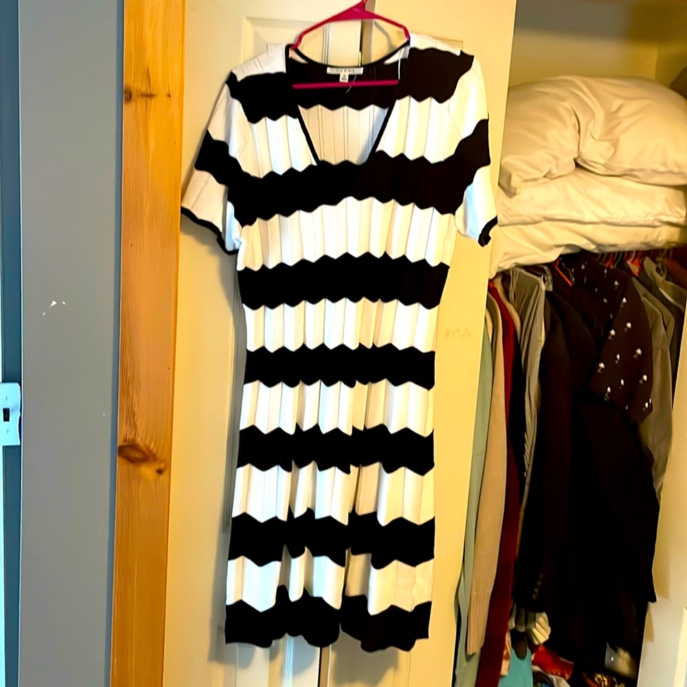 XL Cyrus Sweater Style Dress
